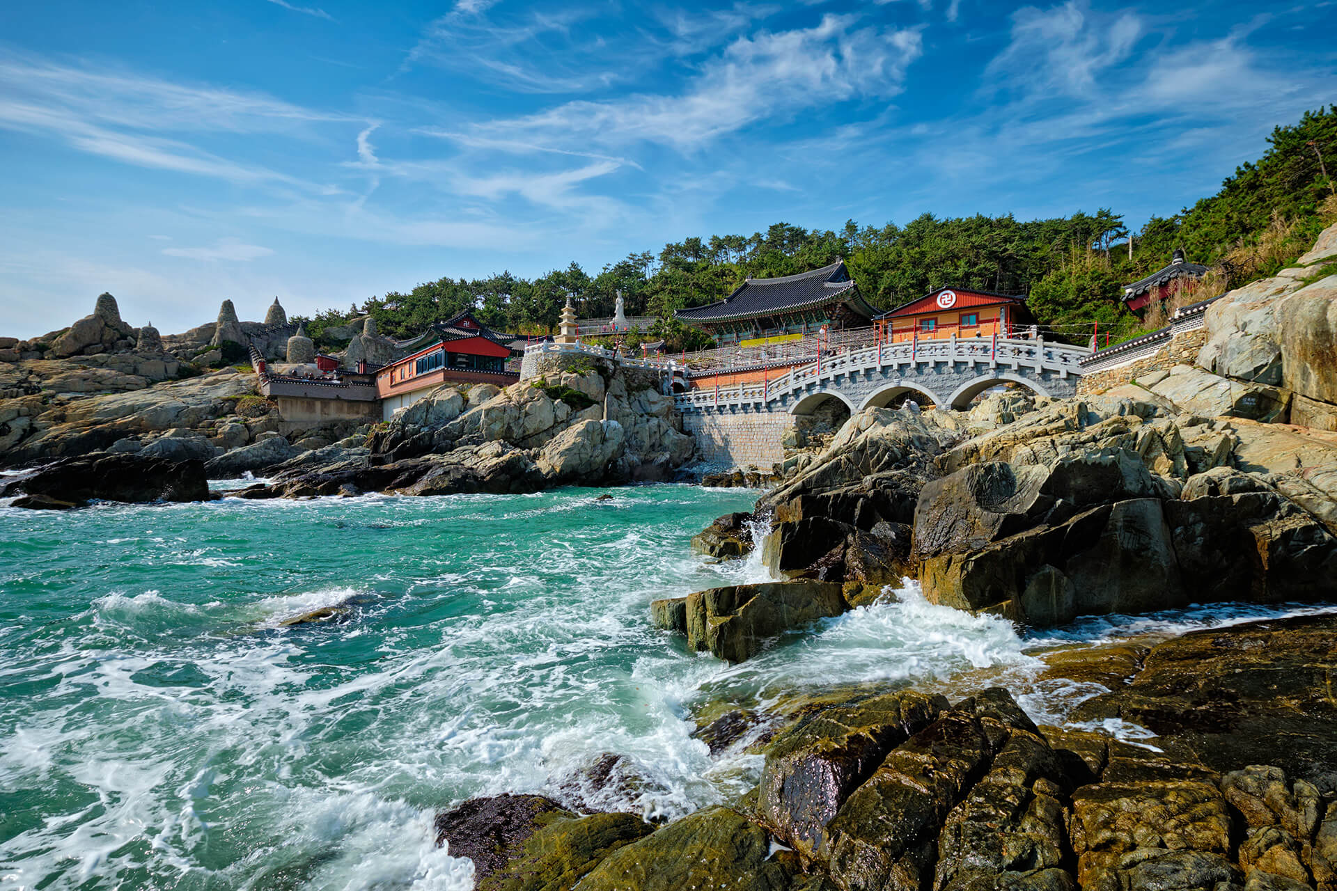 haedong-yonggungsa-temple-busan-south-korea-TCQA8R4b.jpg